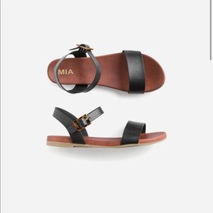 Mia linley two band sandals size 8.5 brand new!
